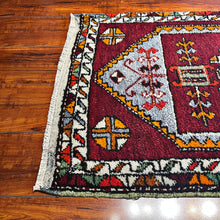 1940 PERSIAN HERIZ RUG 1’ 8” x 3’ 3” (SMA.FEA.207)