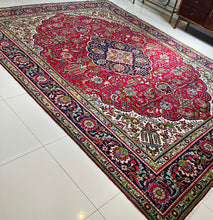 1970 PERSIAN TABRIZ RUG 8’ 5” x 11’ 3” (LAR.FEA.638)