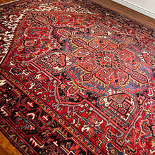 1950 PERSIAN HERIZ RUG 7’ 11” x 10’ 10” (LARG.FEA.42)