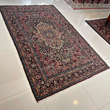 1900 DOROKHSH RUG 4’ 7” x 7’ 2” (MED.FEA.213)