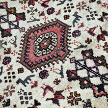 1950 PERSIAN SHIRAZ RUG 3’ 6” x 5’ (MED.272)