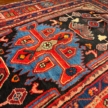 1950 PERSIAN NAHAVAND RUG 4’ 1” x 6’ 8” (MED.FEA.36)