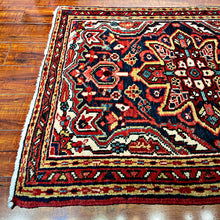 1950 PERSIAN HERIZ RUG 2’ 8” x 3’ 3” (SMA.FEA.5213)