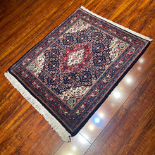 1950 PERSIAN SAROUK RUG 2’ 3” x 2’ 7” (SMA.18)