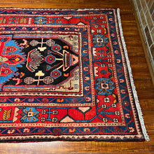 1950 PERSIAN NAHAVAND RUG 4’ 1” x 6’ 8” (MED.FEA.36)