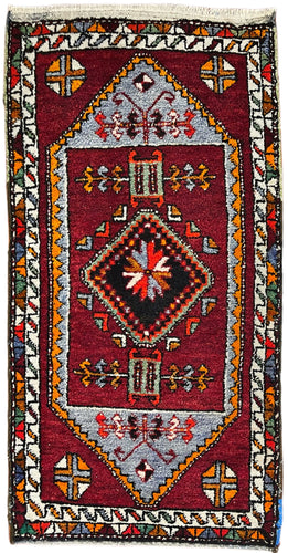 1940 PERSIAN HERIZ RUG 1’ 8” x 3’ 3” (SMA.FEA.207)