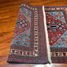 1950 PERSIAN SHIRAZ 2’ 9” x 4’ (FEA.MED.161)