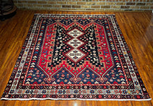 1940 PERSIAN AFSHAR RUG 5’ 5” x 7’ 1” (MED.FEA.83)