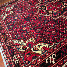 1950 PERSIAN HOSEYNABAD RUG 5’ 6” x 7’ 1” (MED.58)