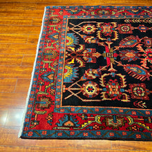 1950 PERSIAN BORUJERD RUG 4’ 7” x 6’ 5” (MED.FEA.49)