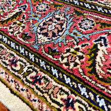 1970 PERSIAN TABRIZ MAHI RUG 4’ 2” x 6’ 7” (MED.FEA.1375)