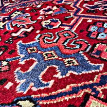 1950 PERSIAN HERIZ RUG 10’ 6” x 13’ 2” (LARG.FEA.192)