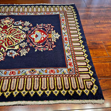 1970 KASHAN RUG 2’ 5” x 3’ 3” (SMA.FEA.5207)