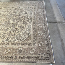 1970 PERSIAN TABRIZ RUG 9’ 7” x 12’ 10” (LAR.500)