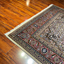 1970 PERSIAN TABRIZ MAHI RUG 4’ 2” x 6’ 7” (MED.FEA.1375)