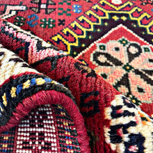 1950 SHIRAZ RUG 3’ 2” x 4’ 10” (MED.194)