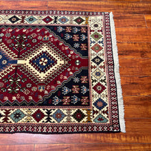 1950 PERSIAN SHIRAZ RUG 2’ 9” x 4’ 9” (MED.273)