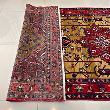 1960 PERSIAN HERIZ RUG 4’ 4” x 14’ (RUN.FEA.1492)