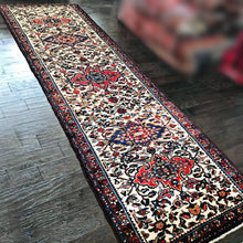 1930 HERIZ RUG 3’ 5” x 11’ 1” (RUN#5974)