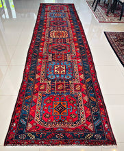 1930 HERIZ RUG 3’ 9” x 14’ 8” (RUN.FEA.721)