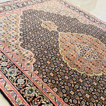 1970 TABRIZ RUG 3’ 3” x 4’ 8” (MED.FEA.310)