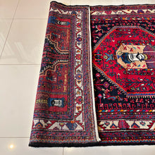 1960 TUYSERKAN RUG 4’ 9” x 8’ 6” (MED.FEA.904)