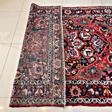 1930 BAKHTIARI RUG 4’ 8” x 6’ 4” (MED.FEA.150-2)