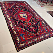 1960 TUYSERKAN RUG 4’ 9” x 8’ 6” (MED.FEA.904)