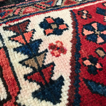 1950 HERIZ RUG 3’ 9” x 11’ 5” (RUN/FEA#6366)