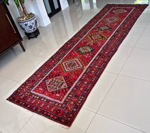 1940 HERIZ RUG 3’ 1” x 10’ 3” (RUN.5950)