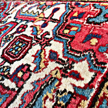 1940 HERIZ RUG 4’ 10” x 6’ (MED.FEA.365)