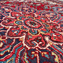 1940 HERIZ RUG 4’ 10” x 6’ (MED.FEA.365)