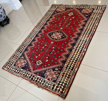 1970 SHIRAZ RUG 3’ 8” x 5’ 9” (MED.167)