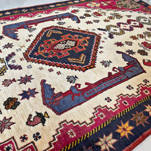 1970 SHIRAZ RUG 3’ 6” x 5’ 9” (MED.164)