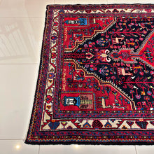 1960 TUYSERKAN RUG 4’ 9” x 8’ 6” (MED.FEA.904)