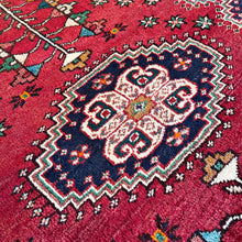 1970 SHIRAZ RUG 3’ 8” x 5’ 9” (MED.167)