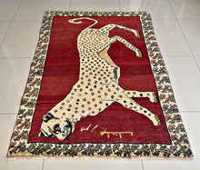 1970 SHIRAZ RUG 3’ 10” x 5’ 7” (MED.FEA.262)