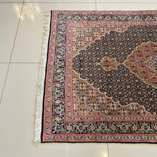 1970 TABRIZ RUG 3’ 3” x 4’ 8” (MED.FEA.310)