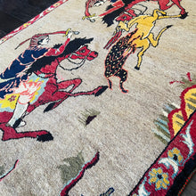 1960 SHIRAZ RUG 3’ 5” x 5’ 2” (MED#91)