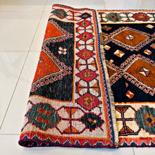 1970 SHIRAZ RUG 4’ 2” x 7’ 3” (MED.226)