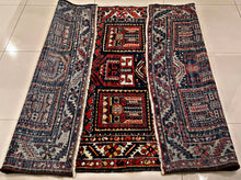 1930 BAKHTIARI RUG 4’ 10” x 6’ 4” (MED/FEA#2)