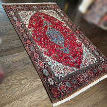 1950 BIDJAR RUG 4’ 4” x 7’ 3” (FEA.MED#1272)