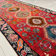 1960 SHIRAZ RUG 3’ 7” x 11’ 9” (RUN.FEA.16)