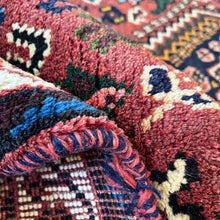 1950 SHIRAZ RUG 3’ 5” x 5’ (MED.288)