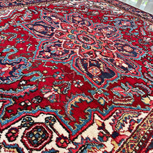 1940 HERIZ RUG 4’ 10” x 6’ (MED.FEA.365)