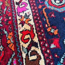 1950 ZANJAN RUG 4’ 10” x 7’ 2” (MED.1117)