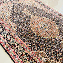 1970 TABRIZ RUG 3’ 3” x 4’ 8” (MED.FEA.310)