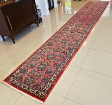 1950 SARUQ RUG (SAROUK) 2’ 11” x 16’ 2” (RUN.FEA.1298)