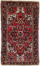 1940 HERIZ RUG 2’ 10” x 4’ 9” (SMA.FEA.121)