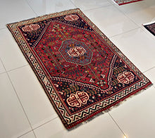 1970 QASHQAEI SHIRAZ RUG 3’ 3” x 4’ 8” (MED.241)